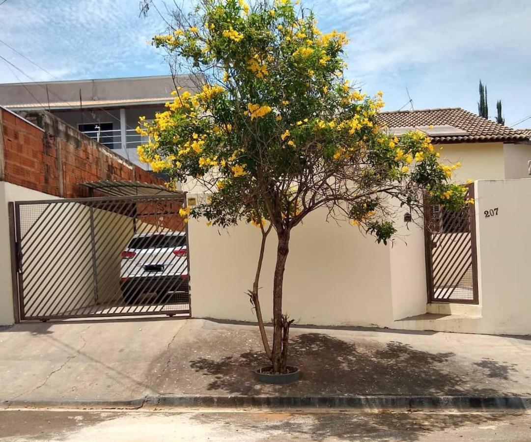 Bela casa com churrasqueira e estacionamento Olímpia Exterior foto